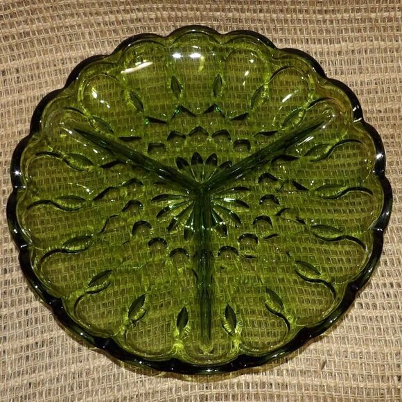 Vintage 1970's Anchor Hocking Fairfield Avocado Green 3-Part Relish Dish 8.75" - Picture 4 of 7